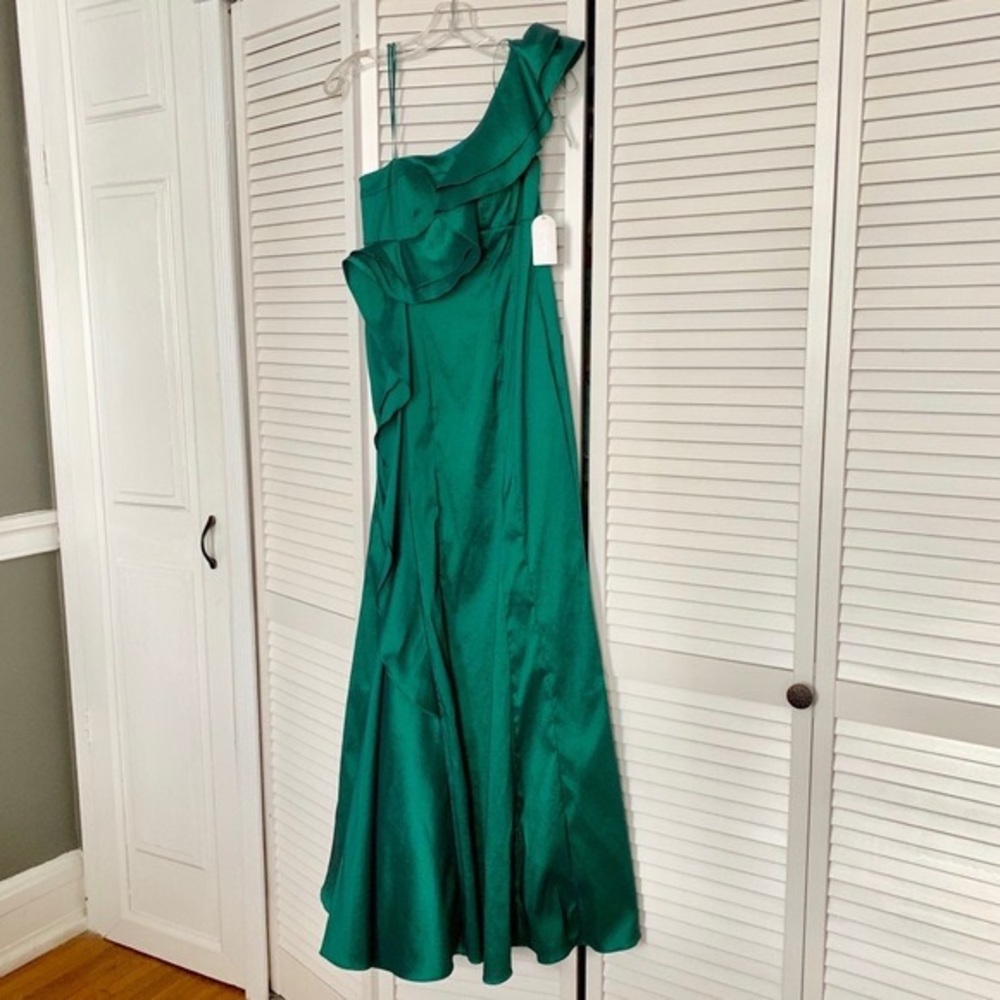 Gown Jessica Simpson - Picture 2 of 5